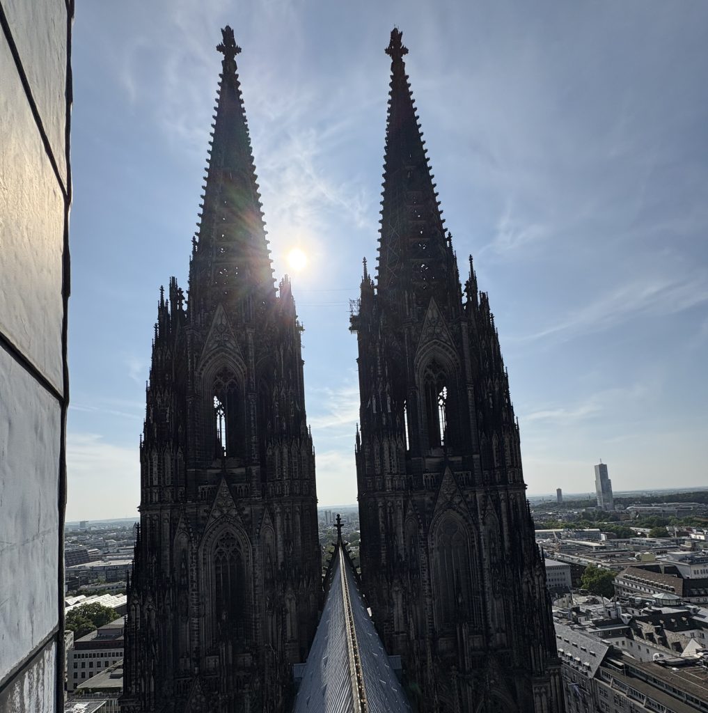 „Pod dachami katedry kolońskiej”